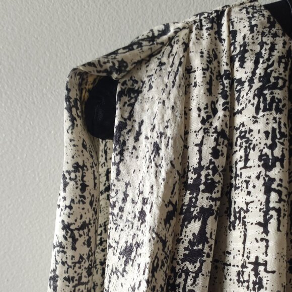 'J/J Julia Haus Anthropologie' Size S 100%Silk Top Abstract Black/Off White - Picture 4 of 13